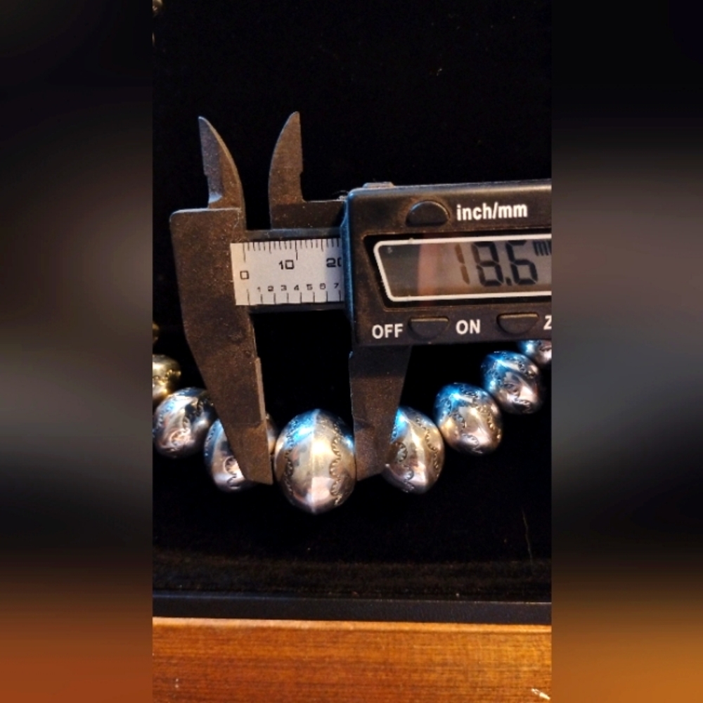 Elegant Graduated Stamped Handmade Navajo Silver Bench Bead Necklace - Picture 9 of 9